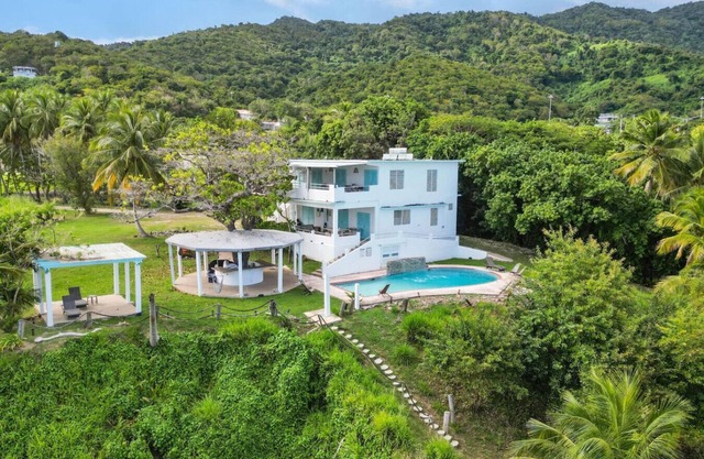 Beachfront House in Maunabo w/Pool & Views