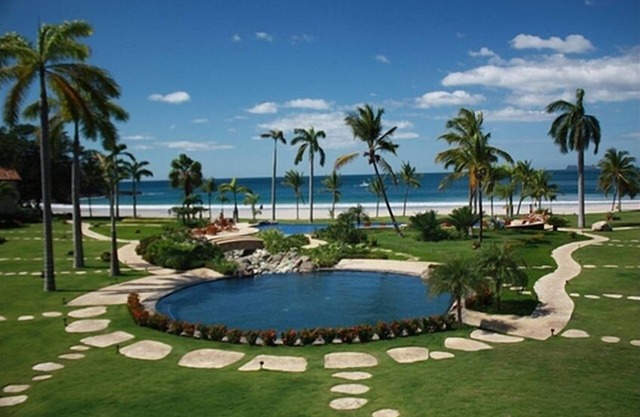 Beachfront Palms Villa on Flamingo Beach - PRIVATE Home at 5 Star Resort!