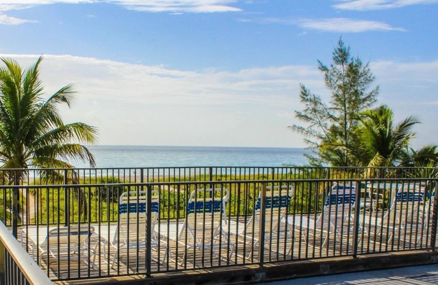 Beachfront Studio w/Ocean Views