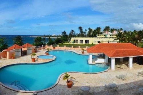 Beachfront Studio Apt w/Full Kitchen & Pool
