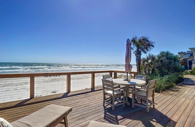 Beachfront with large deck Pool Sea Dunes Sailfish A2