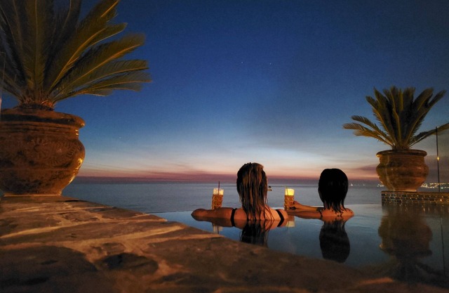 BeachPleaseBaja - Hacienda with Infinity Jacuzzi!