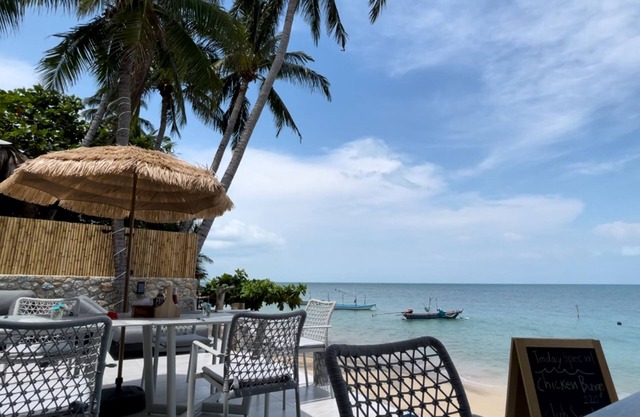 Beachside 3-bedroom Townhouse w Private Pool at 70 Meters From Beach