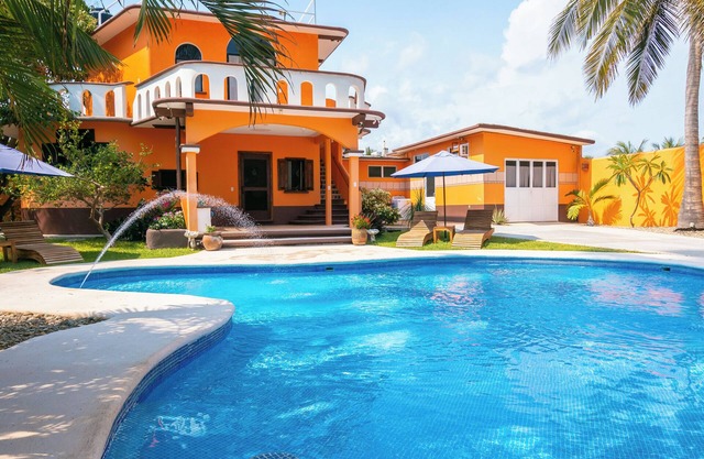 Beachside Bliss: Private Pool & Outdoor Oasis, Just 5 Minutes Away!