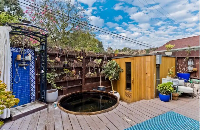 Beachwood Cabin Spa with Sauna and Hot Tubn