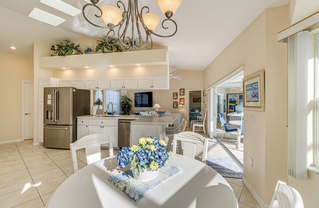 Beachy Port Charlotte Home w/Hot Tub & Pool!