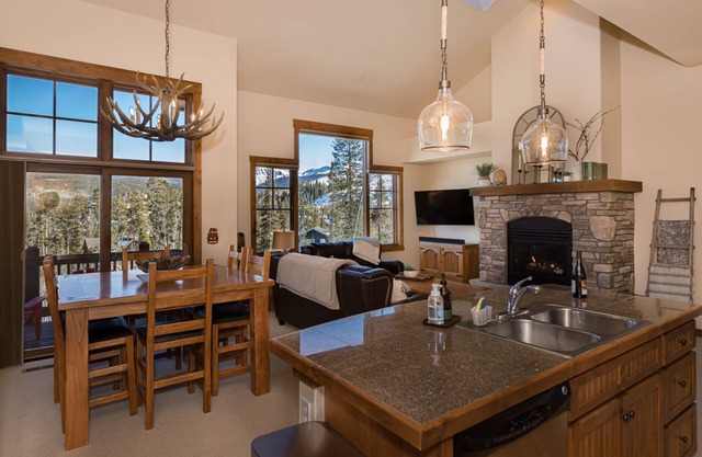 Bear Crossing Cabin at Winter Park - With Hot Tub & Views!
