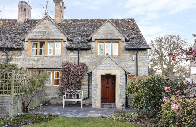 BEAR'S COTTAGE, family friendly, with a garden in Bretforton