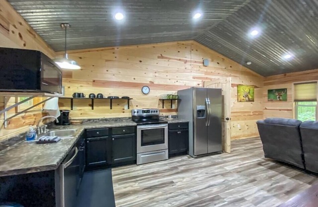 🐻Bears Den! Brand new cabin under the stars with private hot tub! 🌙