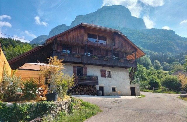 Beau Chalet Rénové, Avec vue Imprenable sur les Montagnes