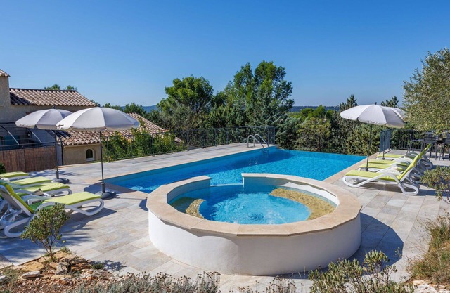 Beautiful private villa with WIFI, A/C, private pool, hot tub, TV, patio, panoramic view and par.