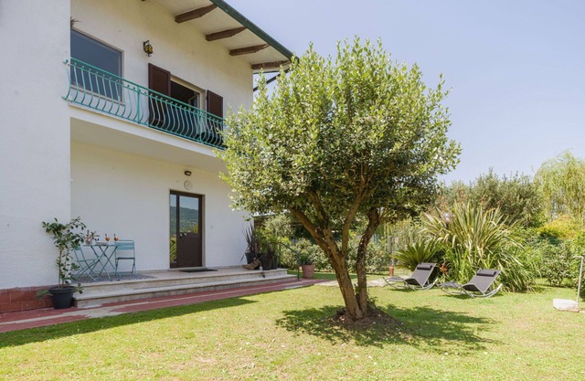 Beautiful apartment for 6 guests with WIFI, A/C, TV, balcony and parking