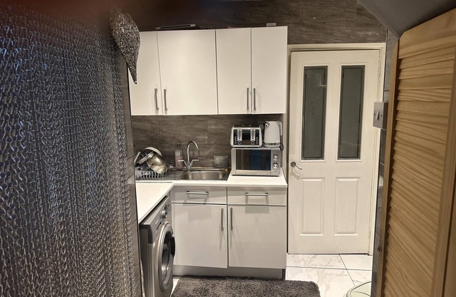 Beautiful 1-bed House in Bradford