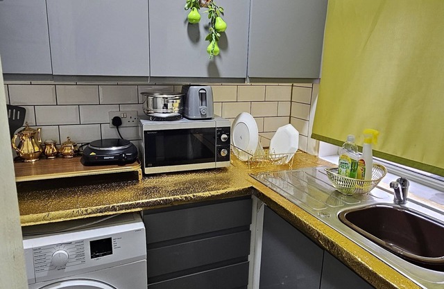 Beautiful 1-bed House in Leeds