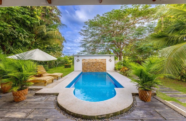Beautiful 2 Bedroom, 2 bathroom private villa with private pool