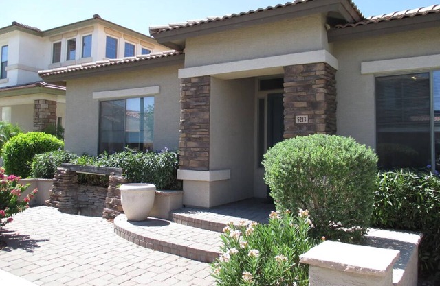 Beautiful 2 Bedroom & 2 Bath Home Located in a gated community in Glendale, AZ.