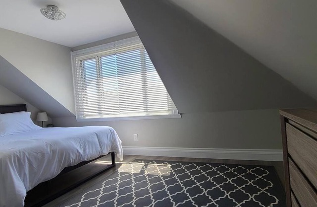 Beautiful 2 Bedroom Home in the Heart of North Bay
