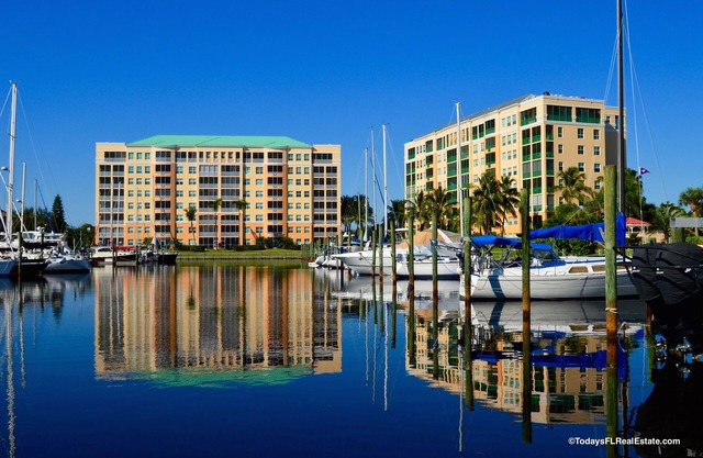 Beautiful 2 bedroom Condo in Harbor Towers @ Burnt Store Marina