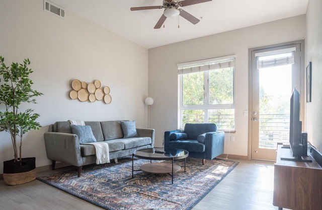 Beautiful 2 BR in Sunnyvale, Gym + Pool