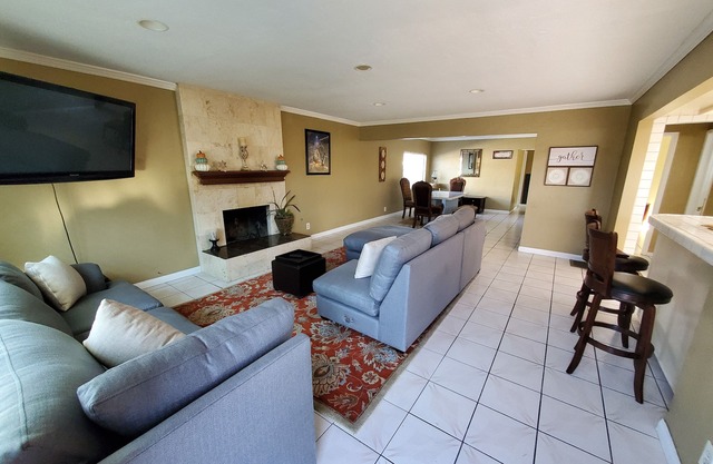 Beautiful 2 story home minutes from the Long Beach Airport