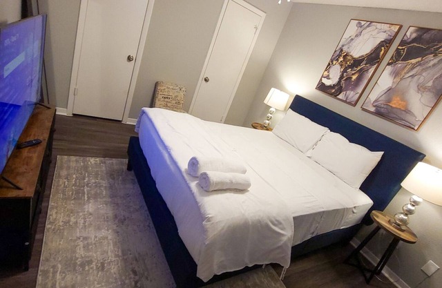 Beautiful 2bd/2ba 5 Mins to UT 7856