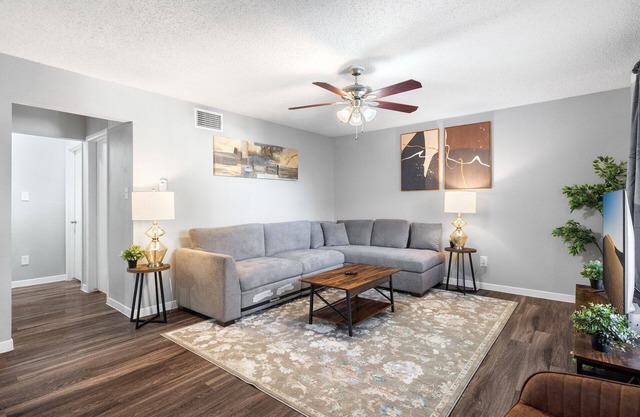 Beautiful 2BR 5 Mins to UT 7968