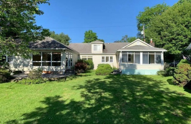 Beautiful 3 Bedroom Lakefront Home
