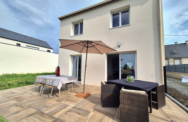 Beautiful 3 bedroom house close to the sea