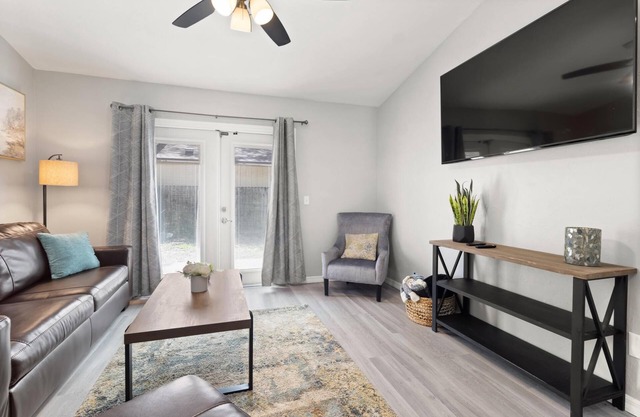 Beautiful 3 Bedroom Home in Quiet Neighborhood