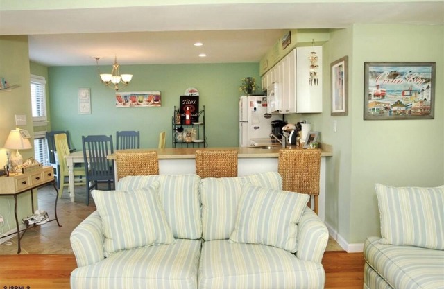 beautiful 3 bedroom 2 full bath within walking distance from the beach.