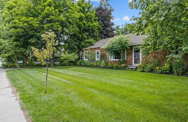 Beautiful 3 BR Cedar Ranch Home with Awesome Master and Cooks Kitchen