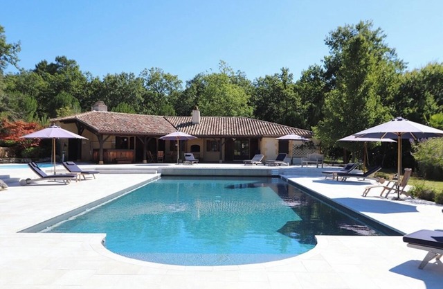 Beautiful 3-bedroom villa with swimming pool and tennis court