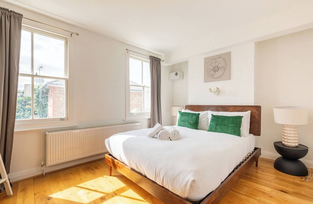 Beautiful 3BD Home with Rooftop Terrace, Fulham