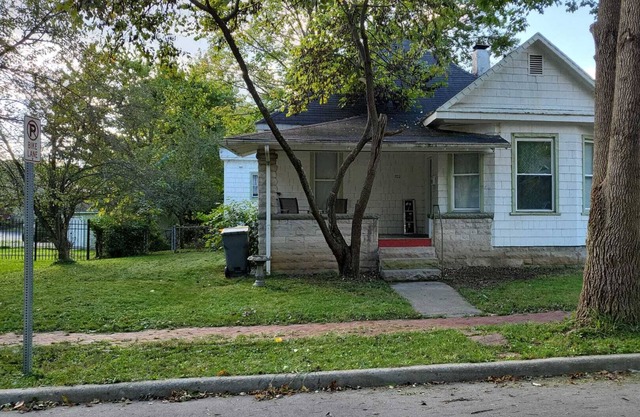 Beautiful 4-bed House in Bloomington With Sauna