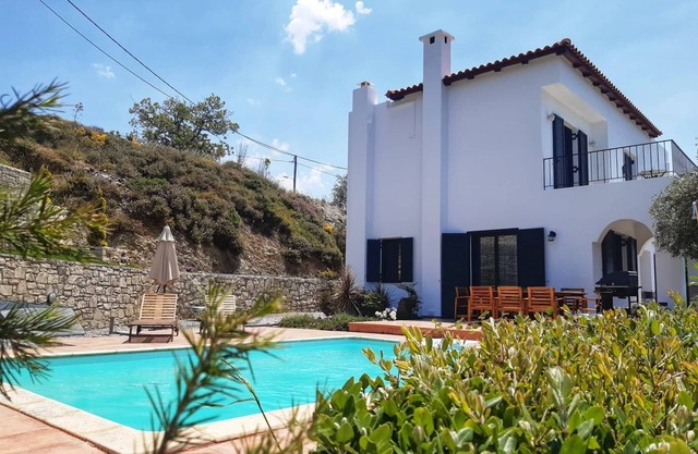 Beautiful 4 bedroom villa with private pool
