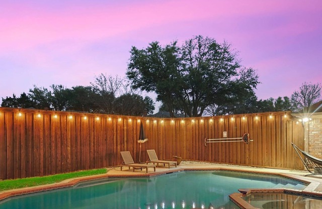 Beautiful 5Br 2Bath DeSoto Home with Pool