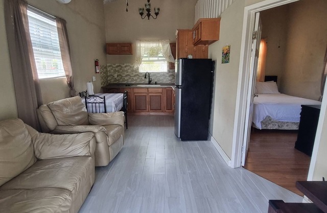 Beautiful Air Conditioned Cottage