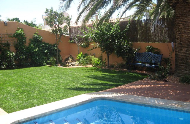 Beautiful air-conditioned villa, large private pool, barbecue and sea views