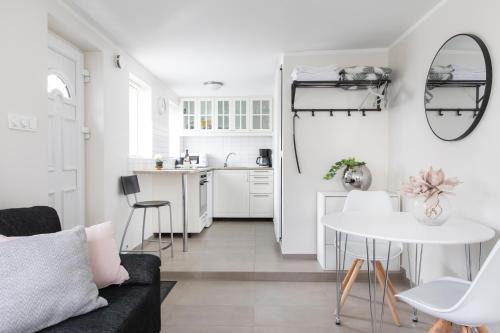 Beautiful and quiet apartment in city center- perfect location 0
