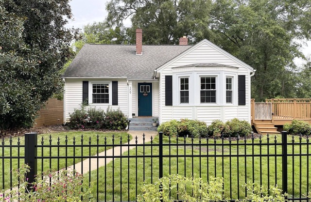 Beautiful and Relaxing 3 Bedroom Bungalow Home, Perfect for a Weekend Getaway