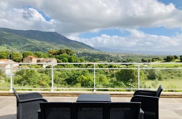 Beautiful apartment on 1st floor of a quiet villa in the countryside, near Ajaccio