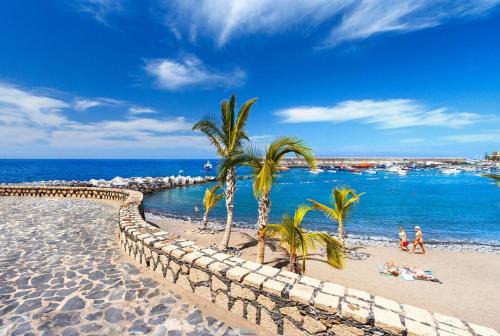 Beautiful Apartment with AC just steps from the sea in Playa San Juan