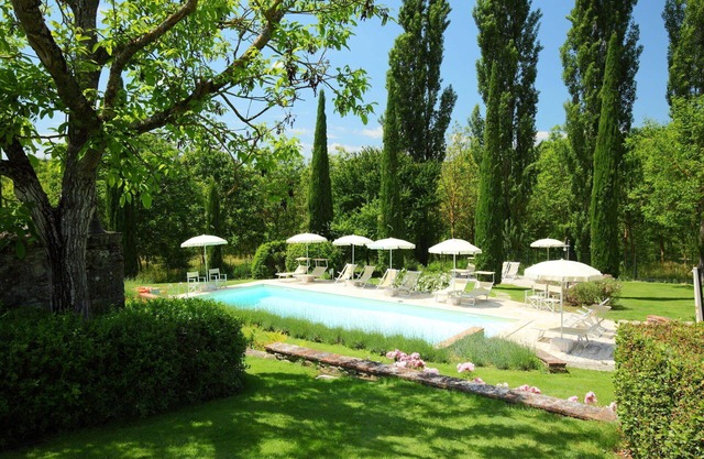 Beautiful apartment in villa for 4 people with WIFI, pool, TV and patio