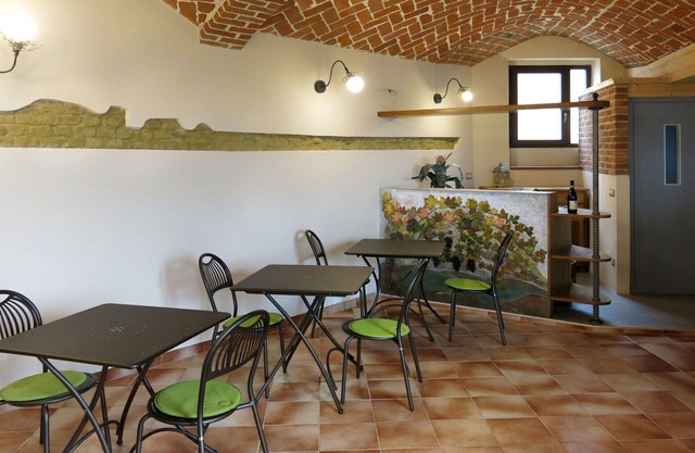 Beautiful apartment for 9 people with A/C, pool, WIFI, TV, patio and pets allowed