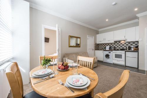 Beautiful apartment ac up to six,12 min by tube from Oxford street,AC