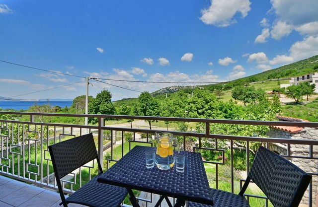 Beautiful apartment for 5 guests with WIFI, A/C, TV, terrace and parking