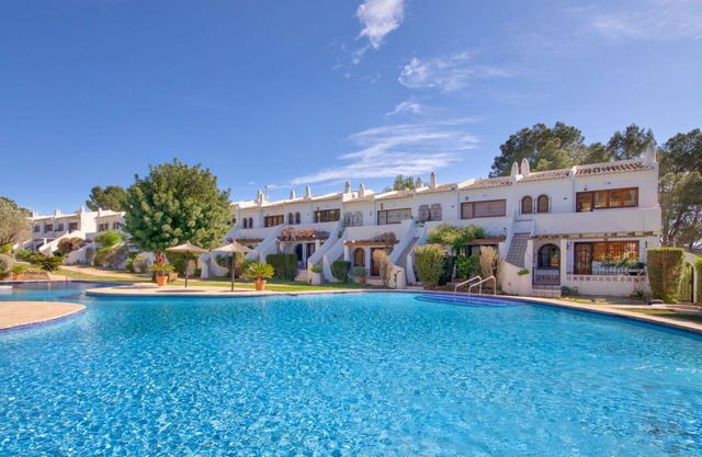 Beautiful apartment for 3 guests with pool, WIFI, TV, terrace and parking