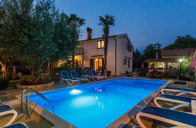 Beautiful apartment for 5 people with WIFI, pool, A/C, TV, terrace and pets allowed