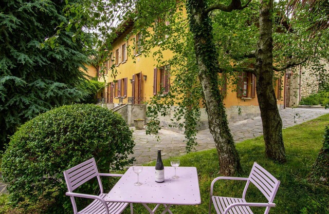 Beautiful apartment for 4 guests with WIFI, TV, patio and pets allowed