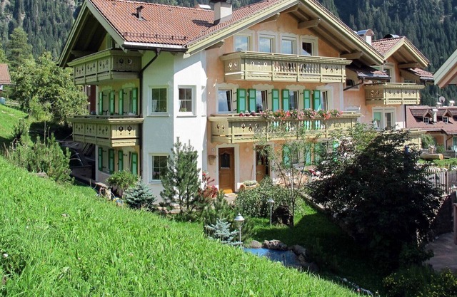 Beautiful apartment for 4 guests with WIFI, TV, patio, pets allowed and parking